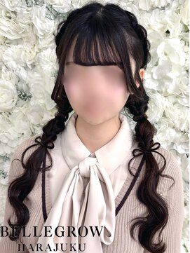 もこもこツインおさげ×髪リボン