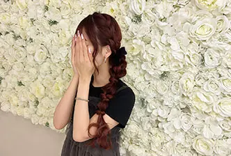 特別な日にぴったり♡大人可愛いサイド編み下ろしヘアで華やかに♪